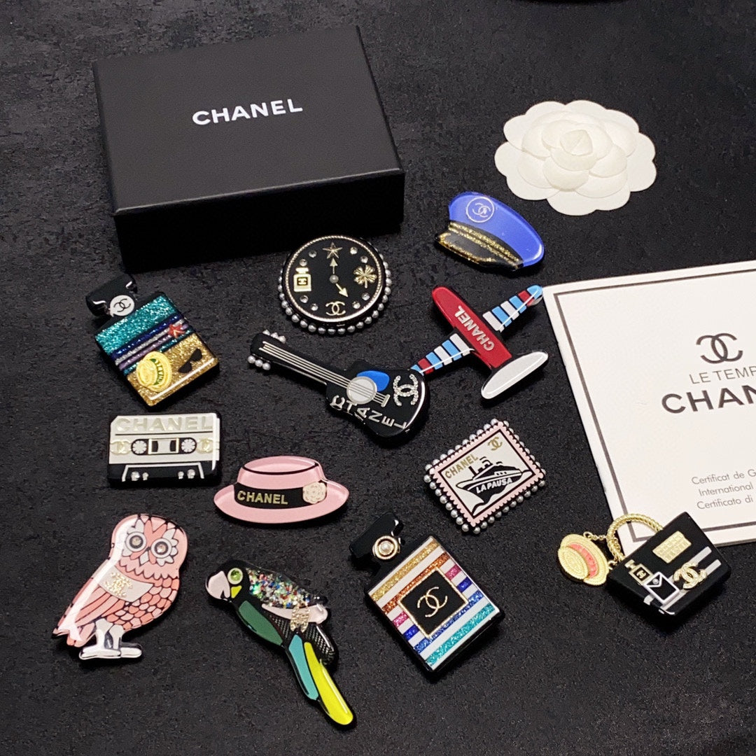 Chanel Bag 18K Gold Brooch