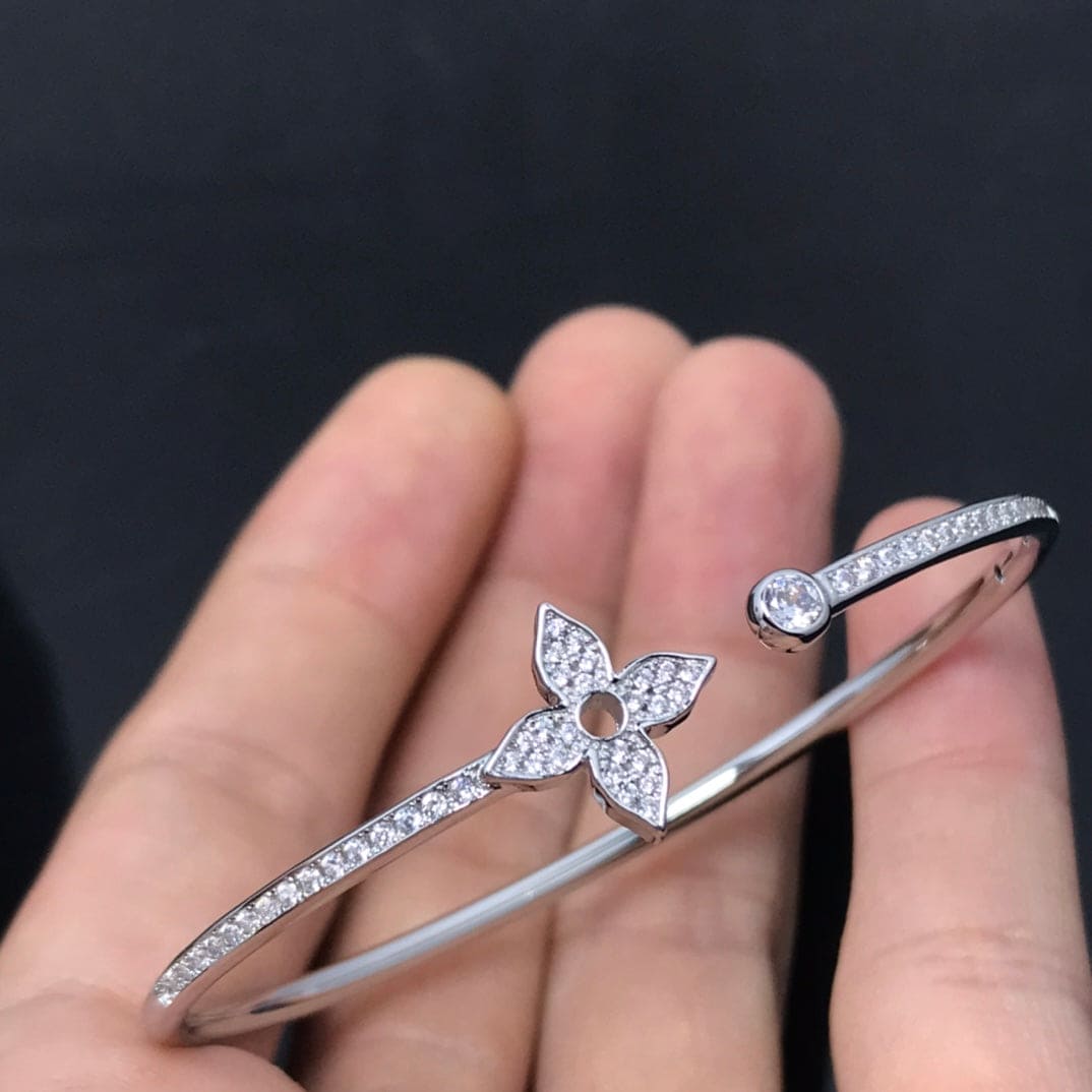 Louis Vuitton Idylle Blossom Twist 18K Gold Bracelet