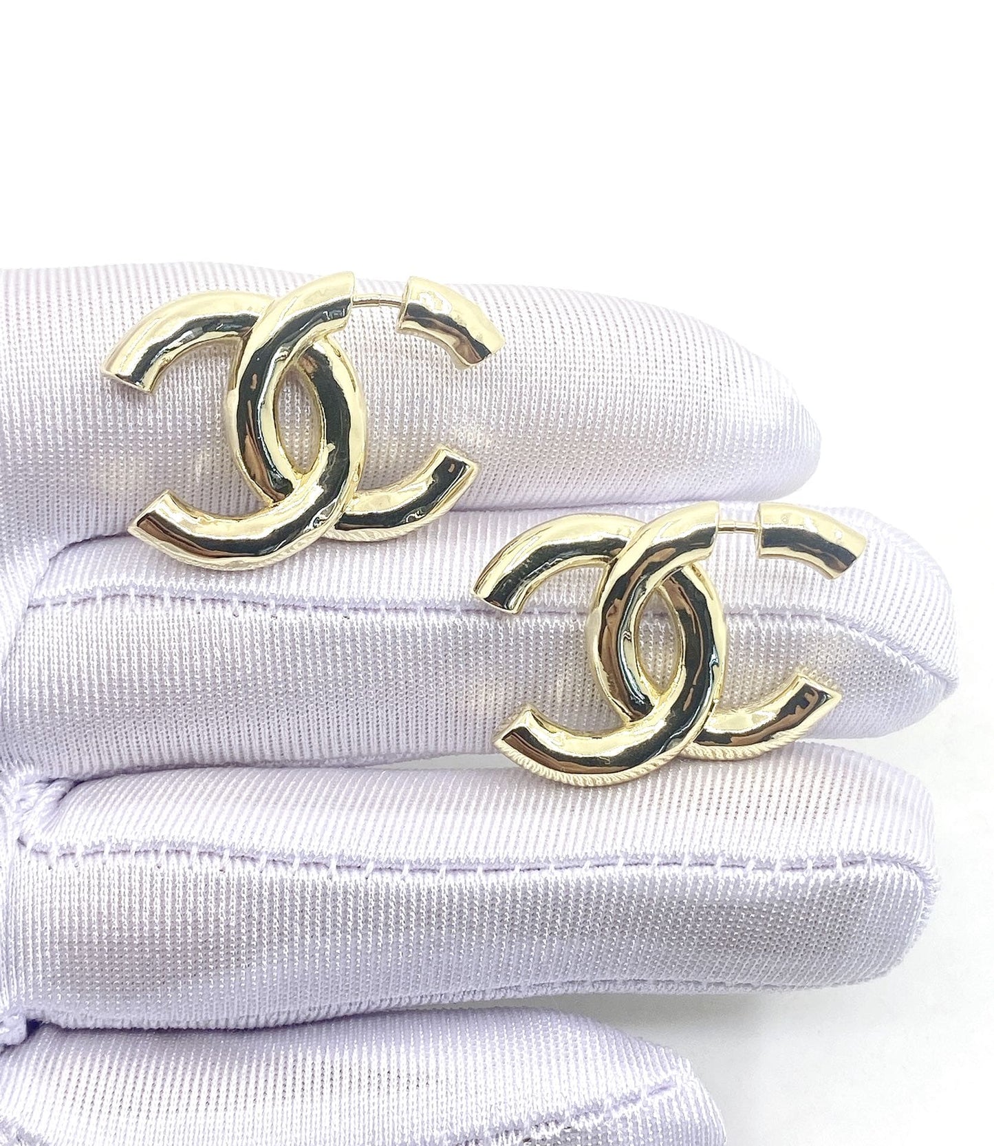 Chanel Gold 18K Gold Earrings