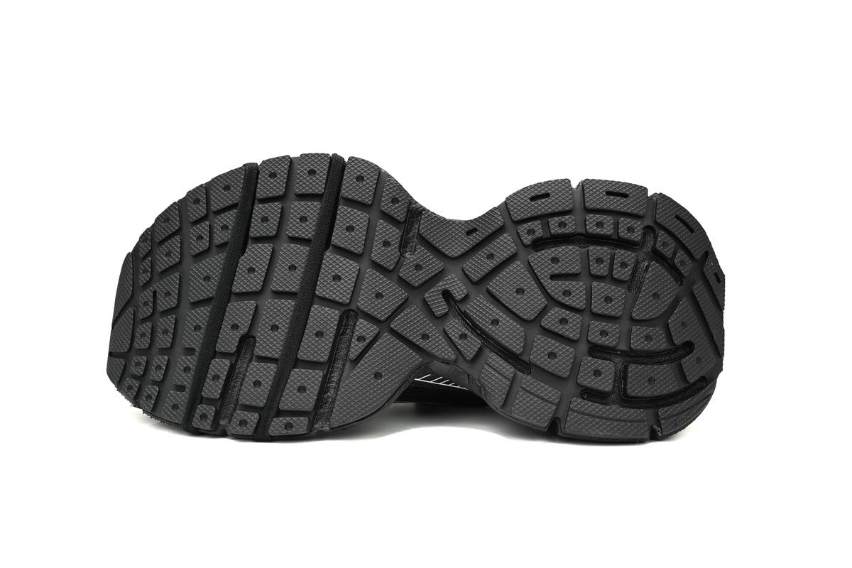 Balenciaga 3XL men's shoes Track Sneaker ¨C Low-Top Chunky Sole  balenciaga runners  Black and White