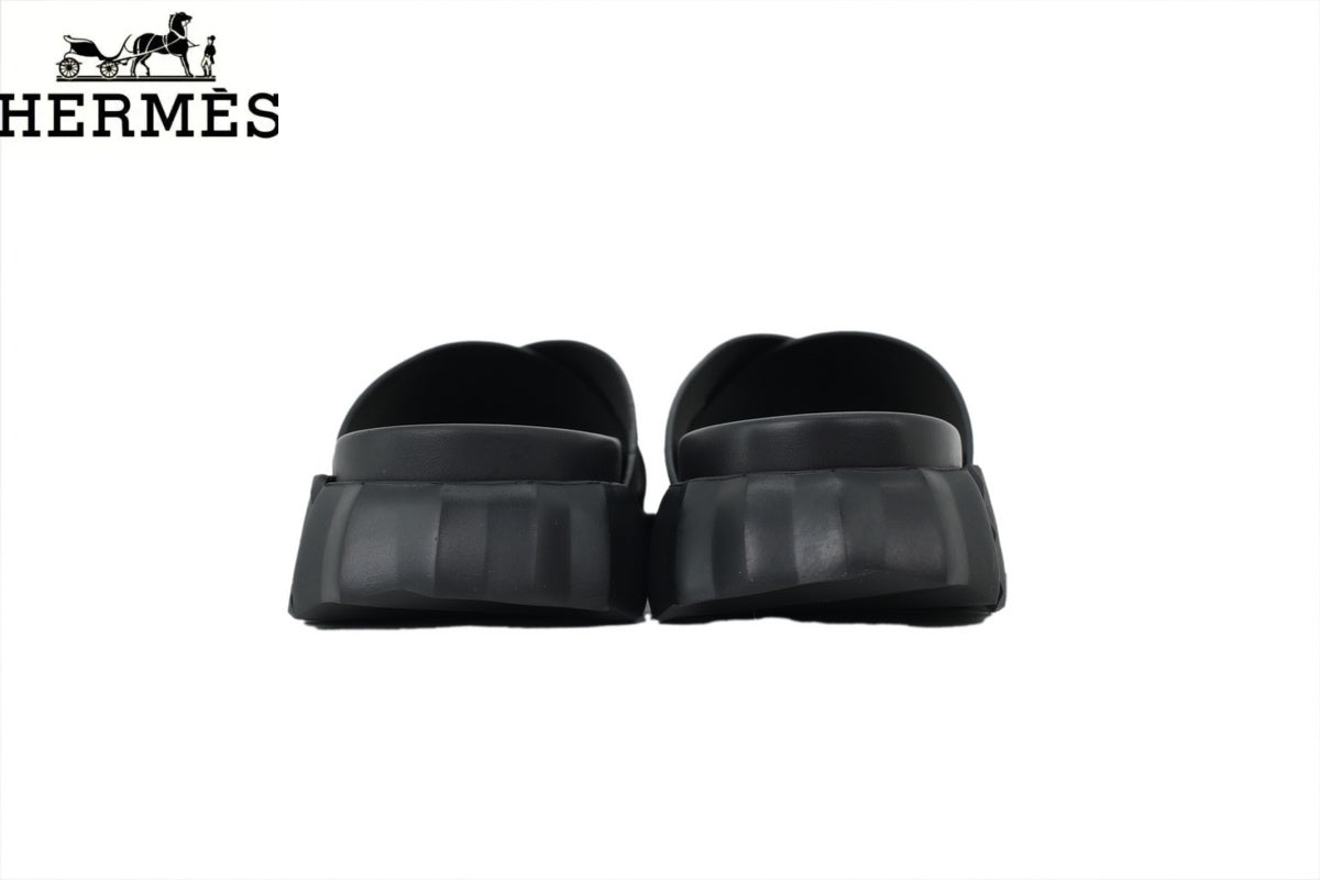 Herm¨¨s Black Leather and Suede Cross-Strap Platform Slide Sandal