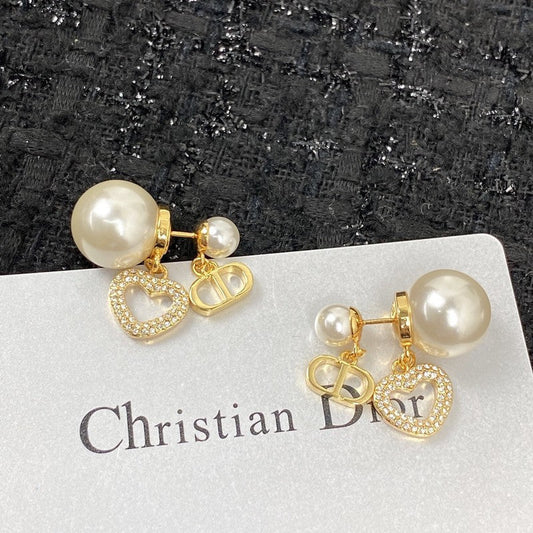 Dior 30 Montaigne Heart 18K Gold Earrings