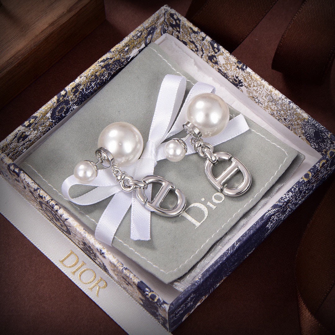 Dior 30 Montaigne 18K Gold Earrings