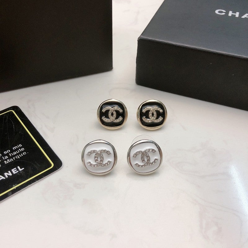 Chanel Black & White Diamond Gold 18K Gold Earrings