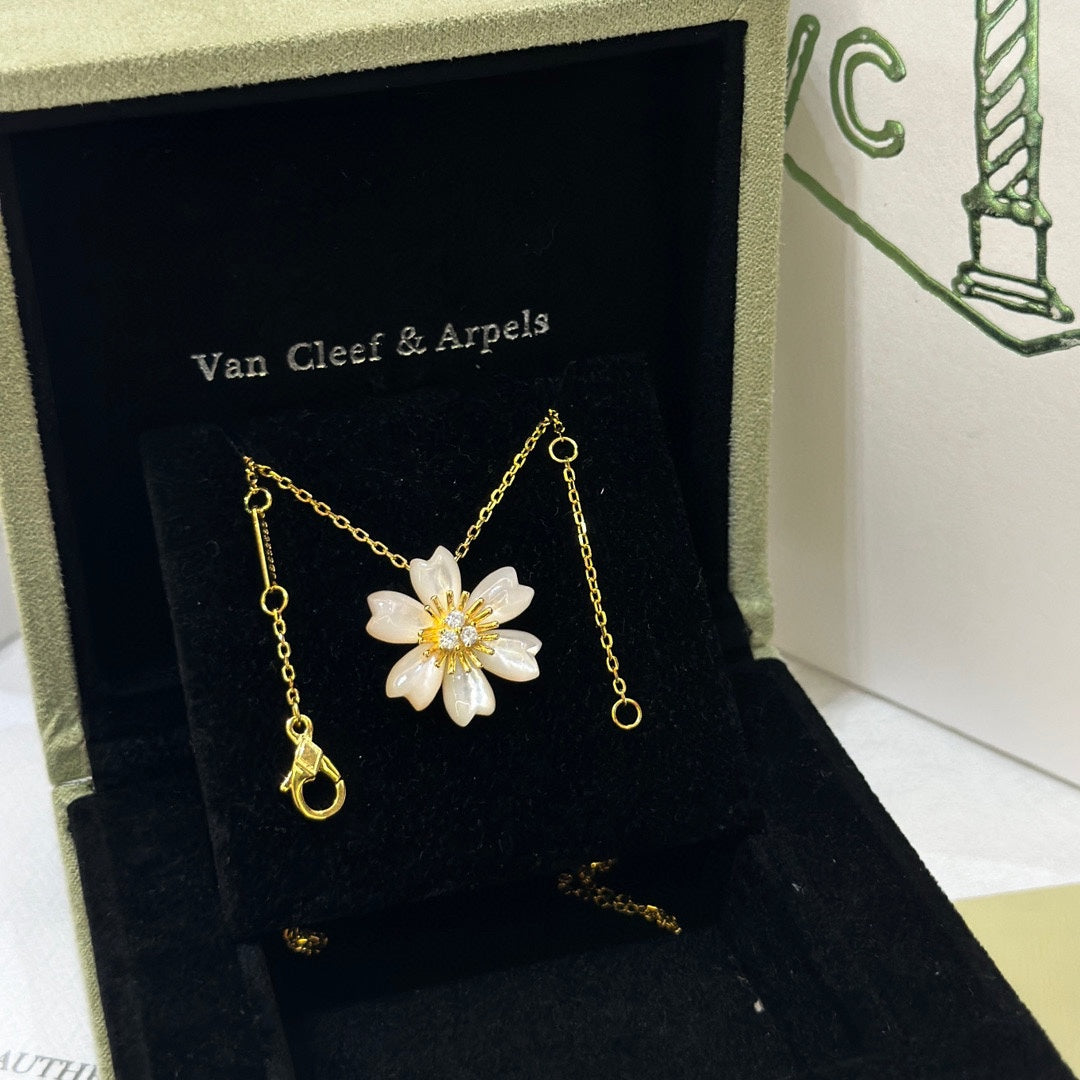 Rose De Noel Clip Pendant 18K Gold Necklace