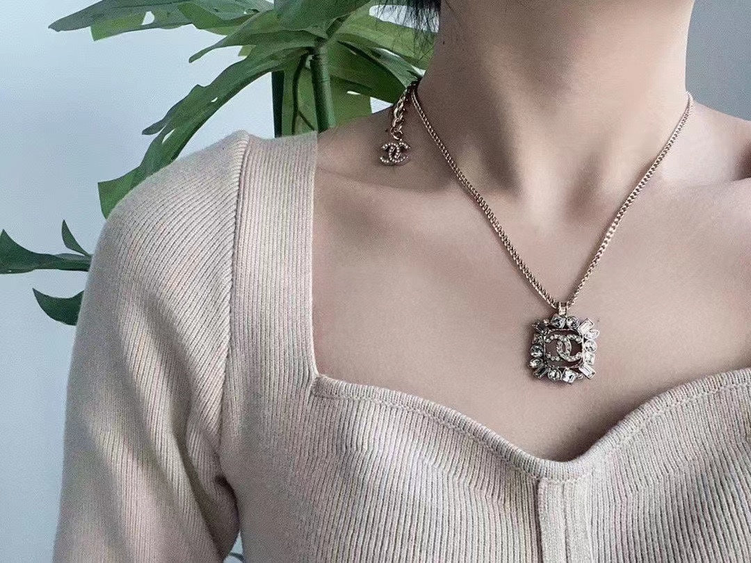 Chanel Diamonds Pendant 18K Gold Necklace