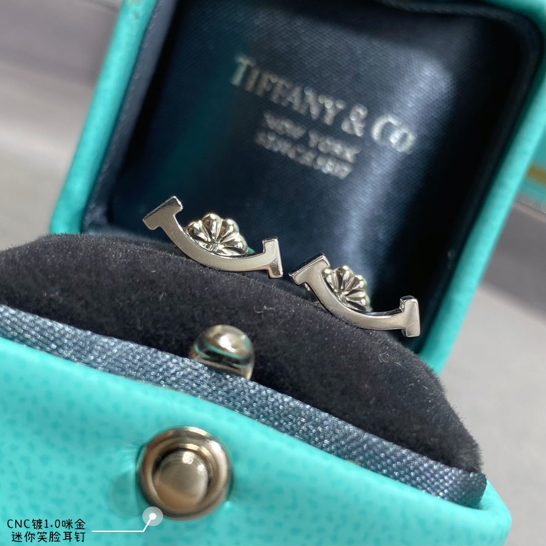 Tiffany Smile 18K Gold Earrings