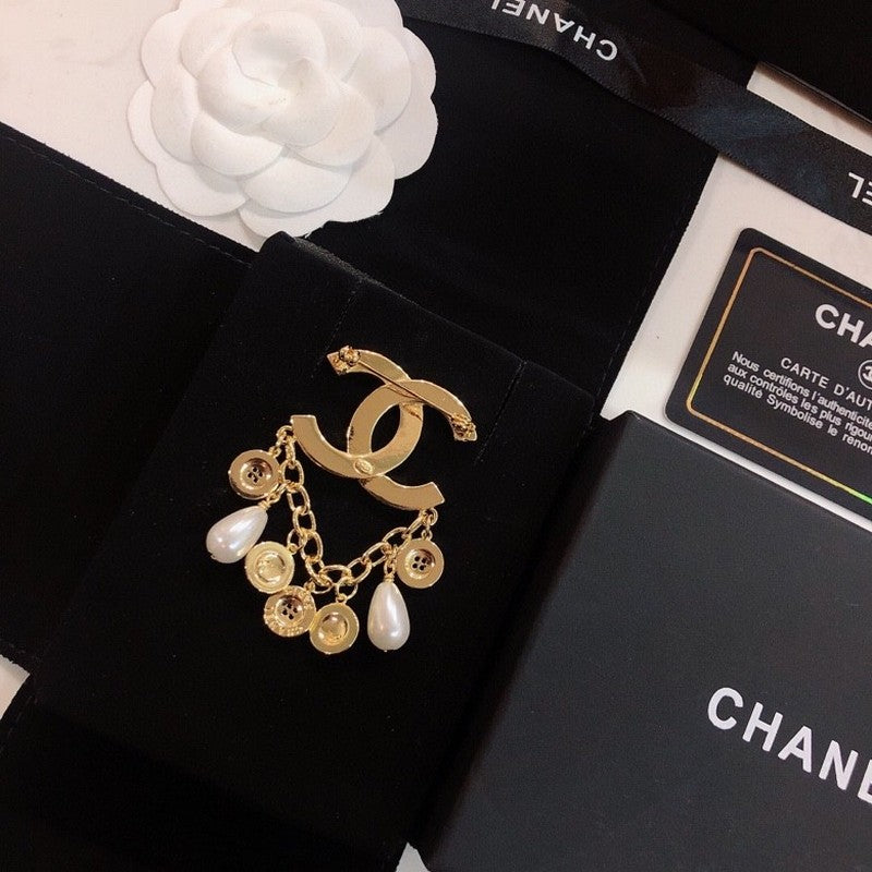 Chanel Pearl Pendant 18K Gold Brooch
