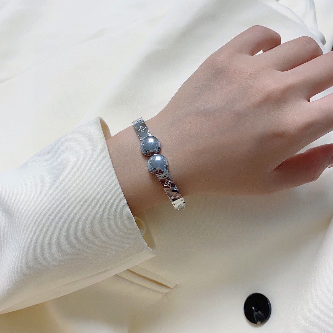Louis Vuitton Vintage 18K Gold Bracelet