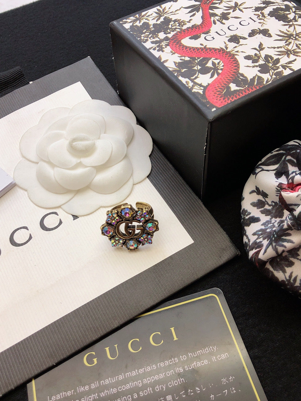 Gucci Double Crystal Flower 18K Gold Ring