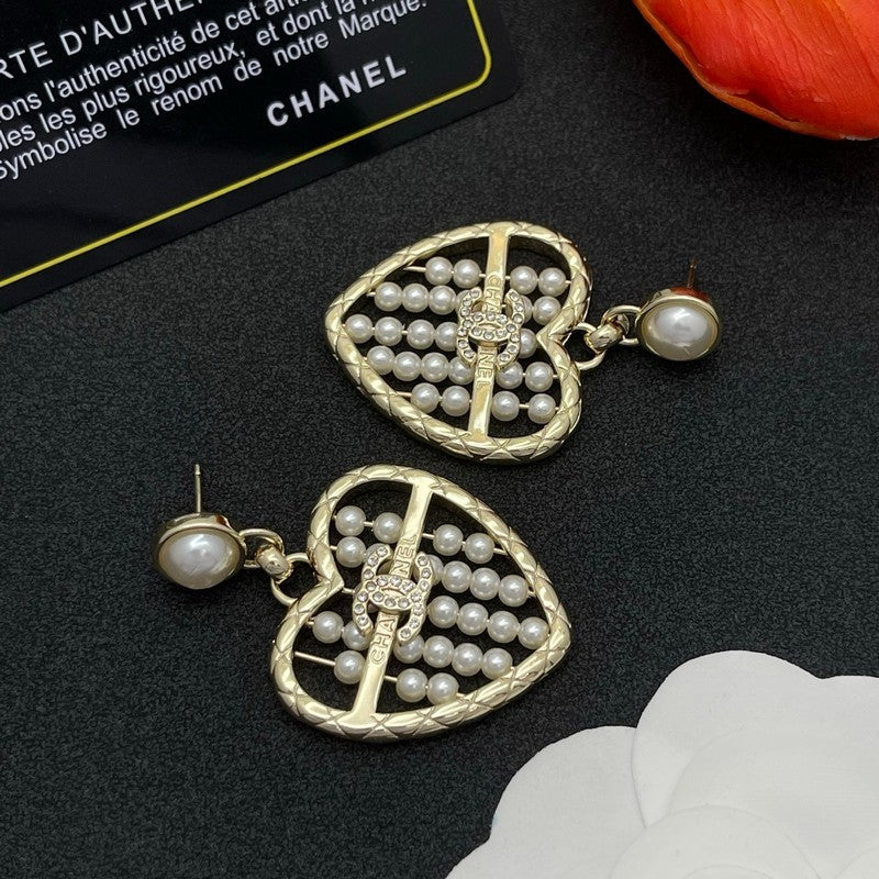 Chanel Gold Heart Pearl 18K Gold Earrings
