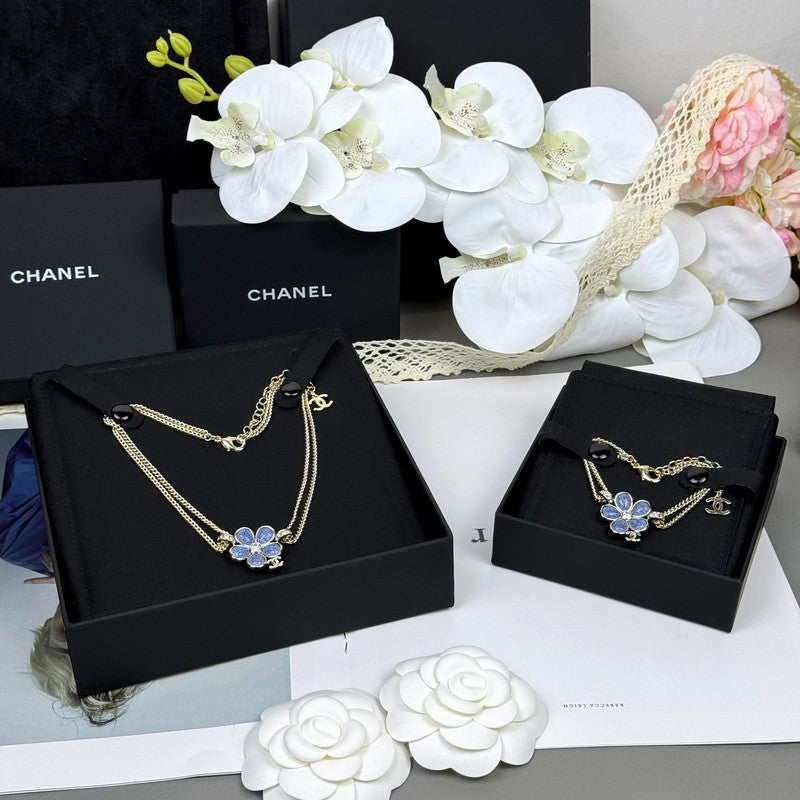 Chanel 26C Blue Flower Choker 18K Gold Necklace