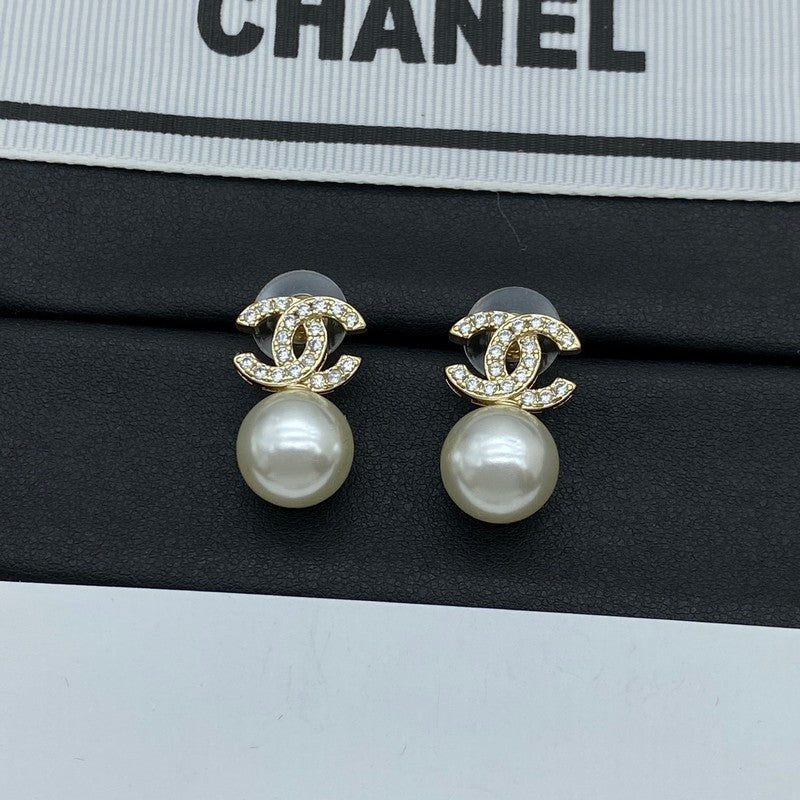 Chanel Pearl Drop Gold 18K Gold Earrings