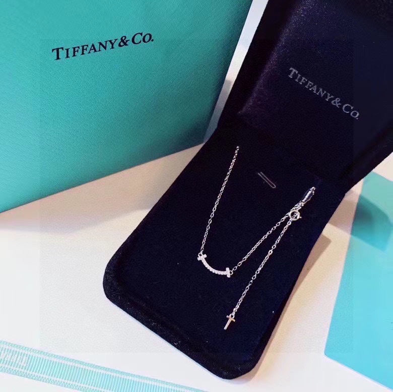 Tiffany Small Diamond Pendant 18K Gold Necklace