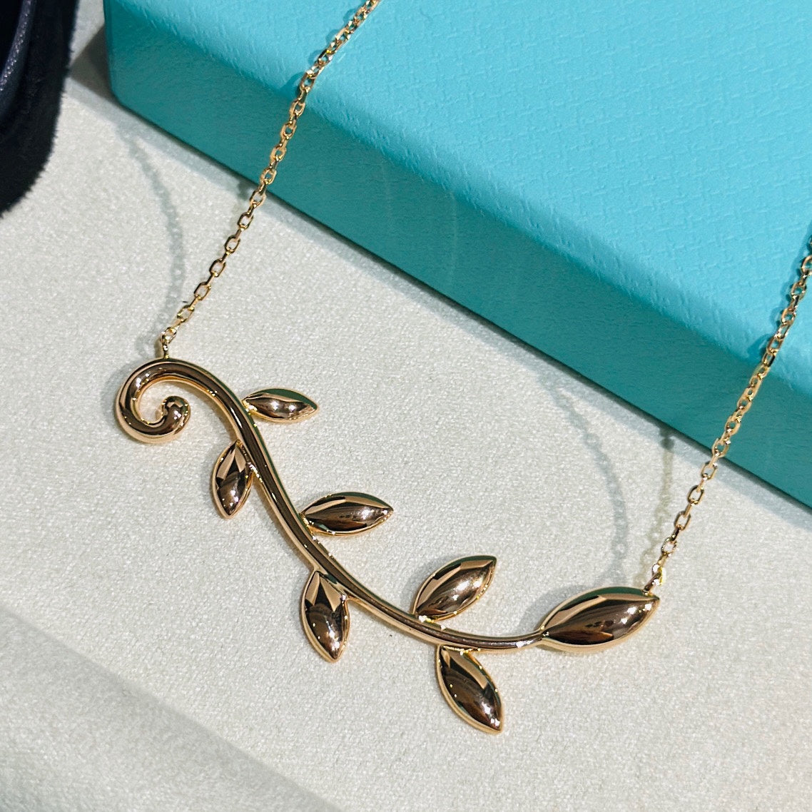Tiffany Olive Leaf Vine Pendant 18K Gold Necklace