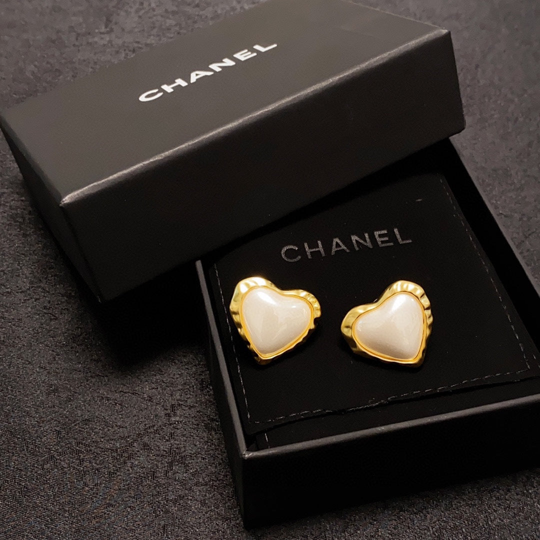 Chanel Heart Pearl 18K Gold Earrings