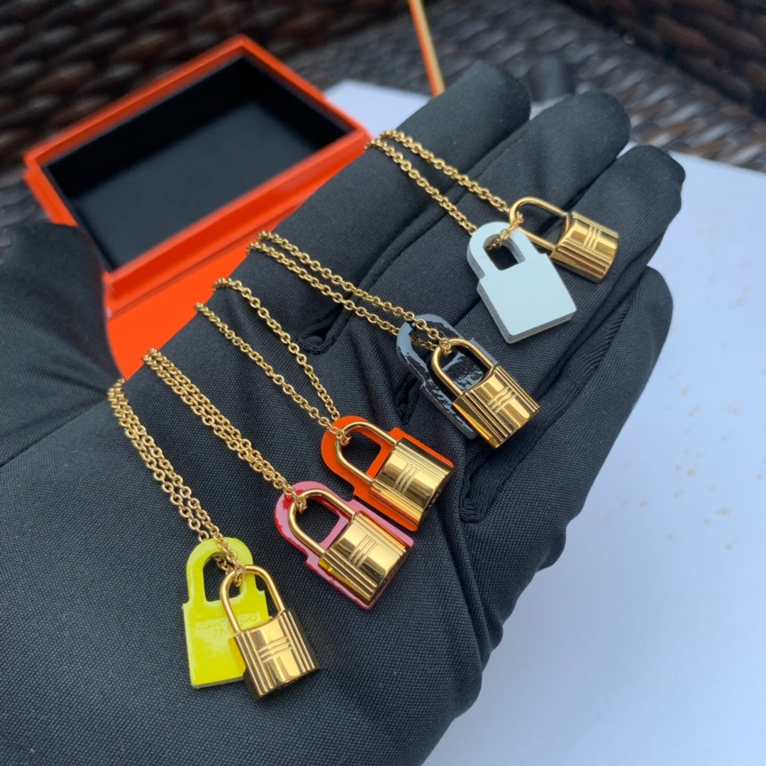 Hermes O'Kelly Orange Pendant 18K Gold Necklace