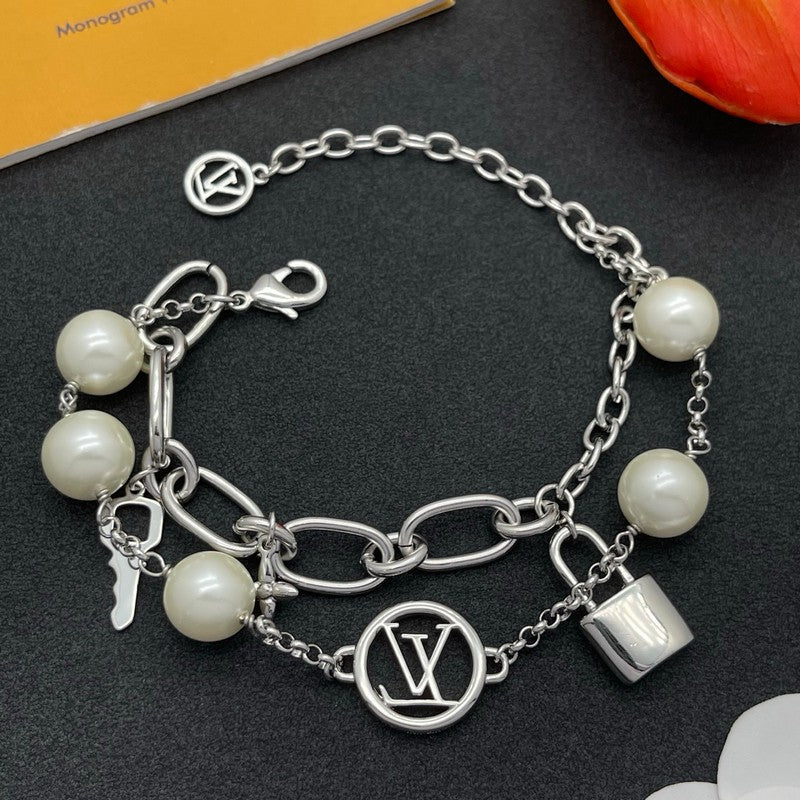 Louis Vuitton Pearl Lock Gold 18K Gold Bracelet