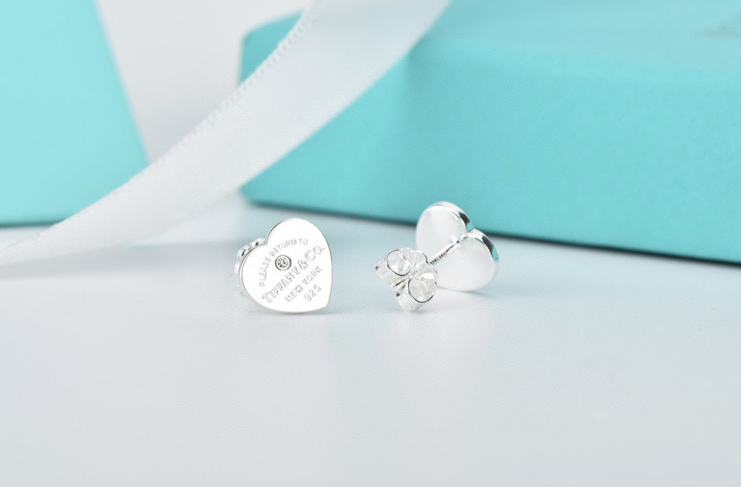 Tiffany Return to Heart 18K Gold Earrings