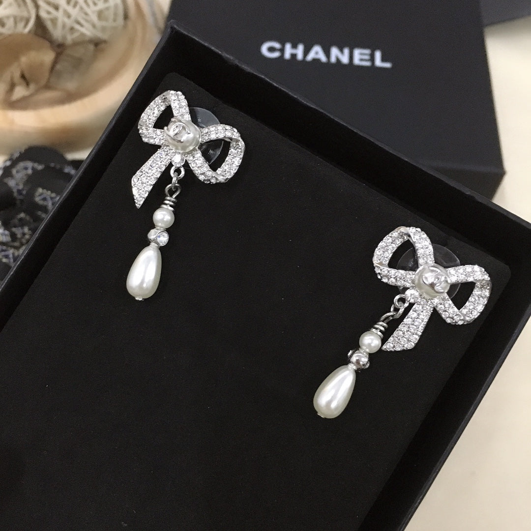 Chanel Bow Tie Diamonds 18K Gold Earrings