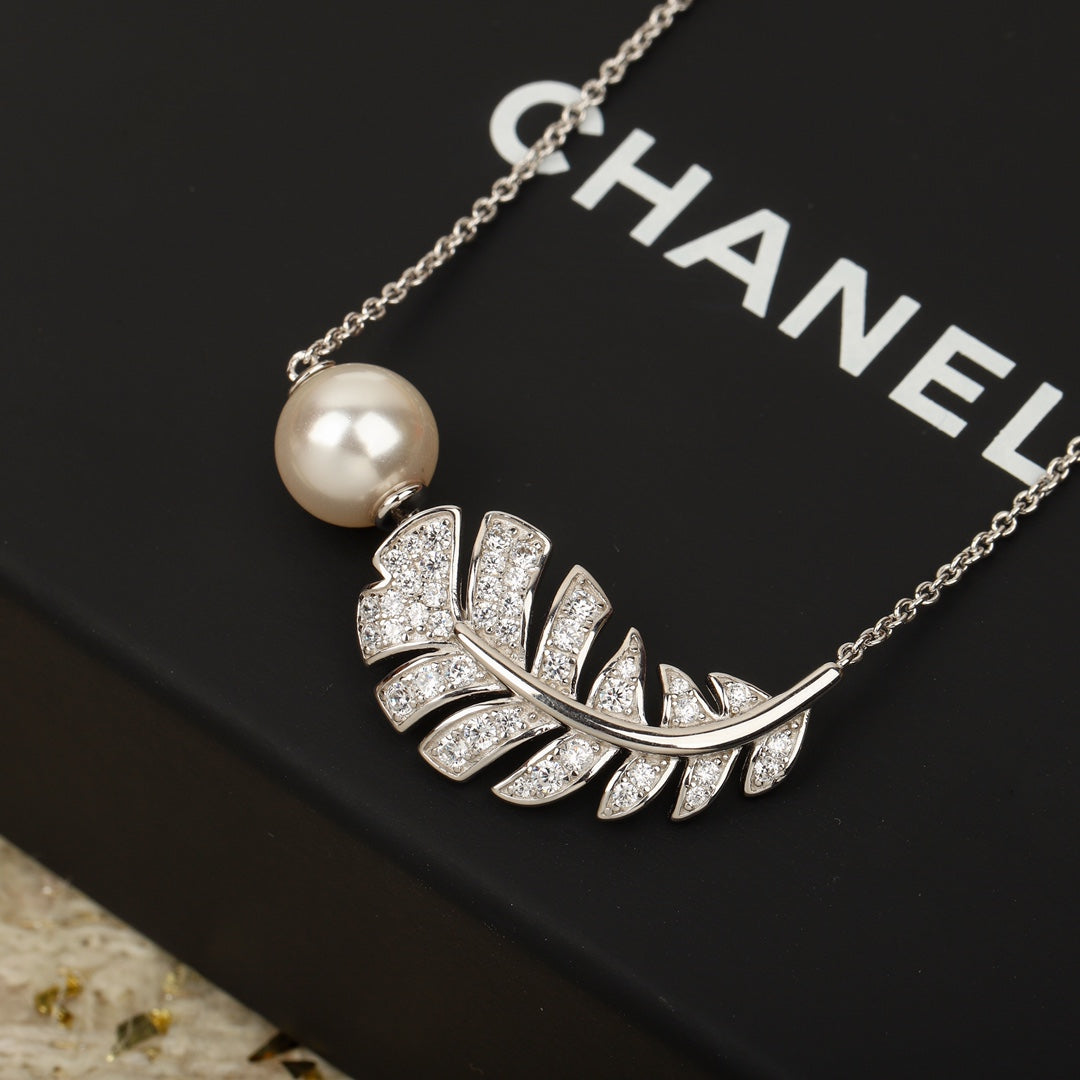 Chanel Plume De 18K Gold Necklace
