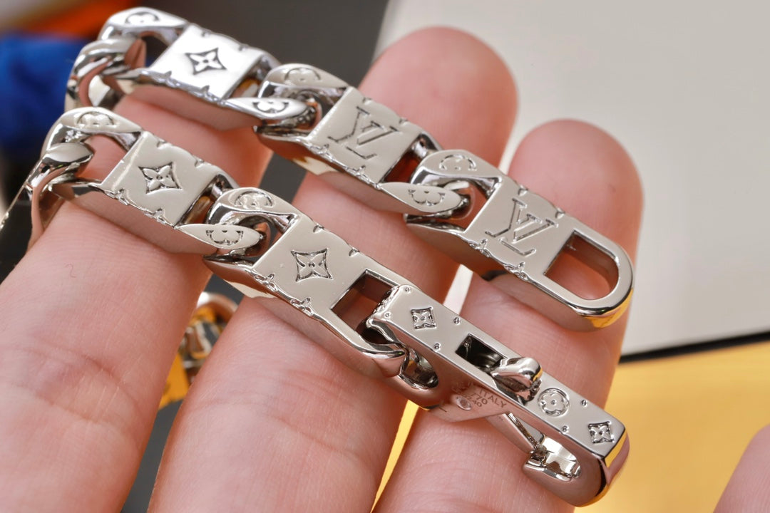 Louis Vuitton Monogram Tied Up 18K Gold Bracelet