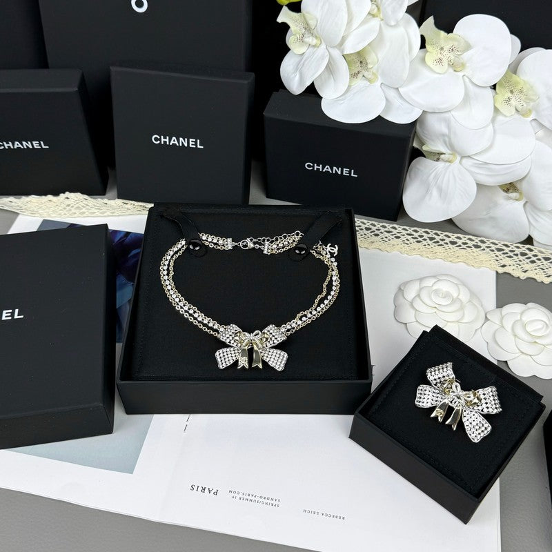 Chanel 25K Bow Tie Choker 18K Gold Necklace