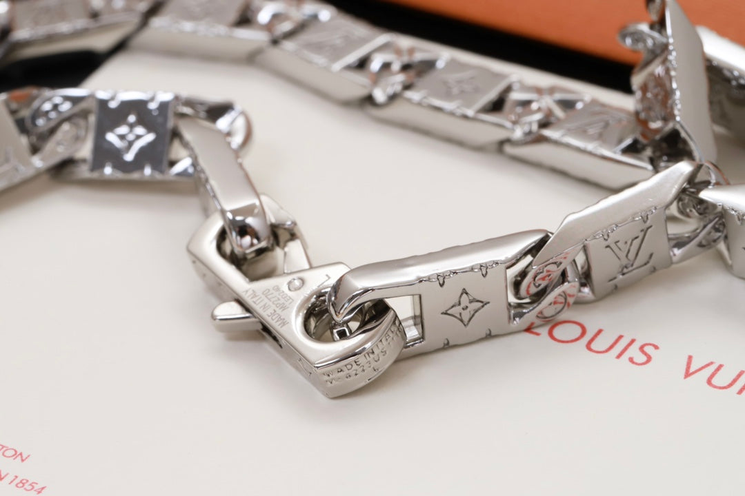 Louis Vuitton Monogram Tied Up 18K Gold Bracelet